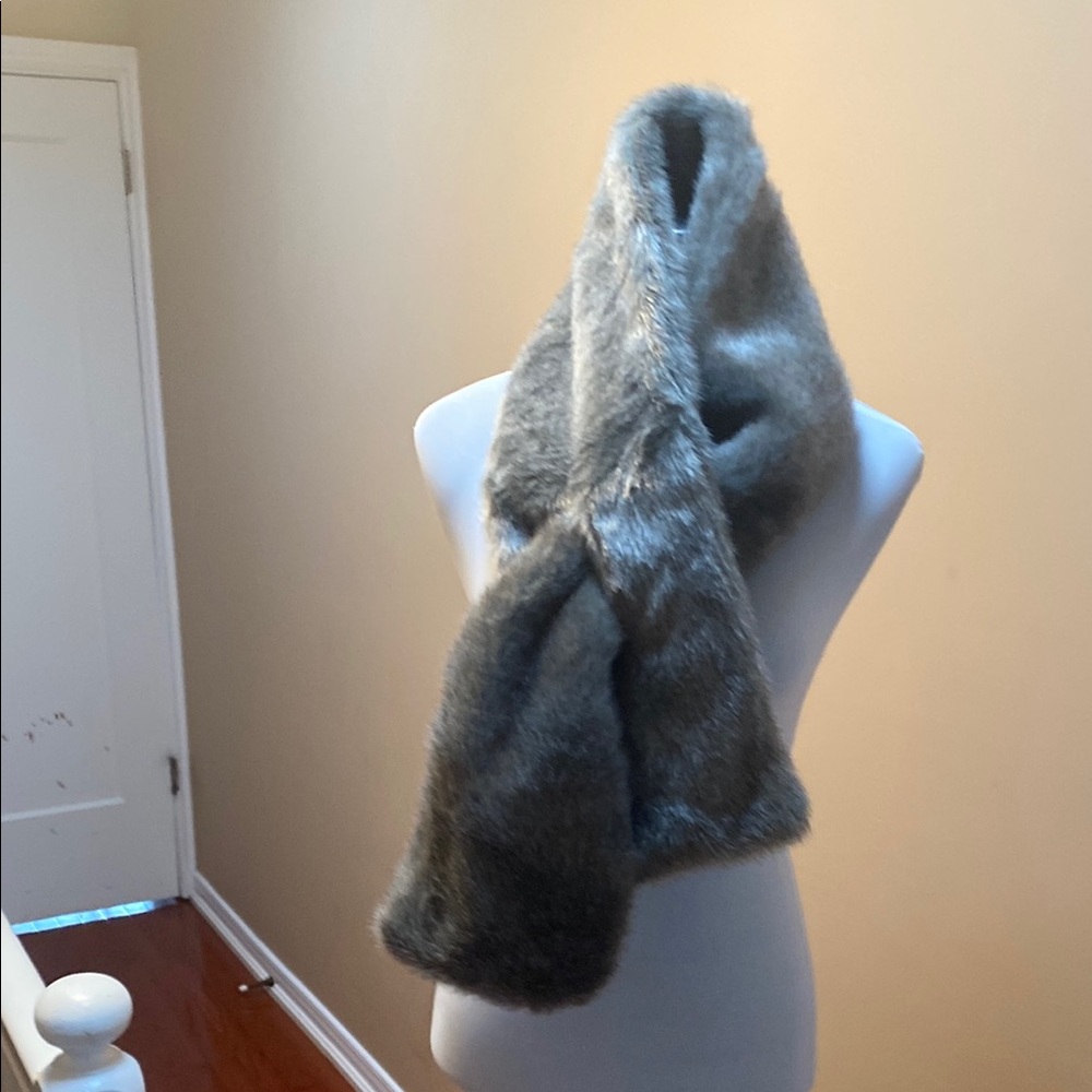 Talbots Chic Faux Fur Scarf in Gray NWT